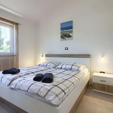 Sissano Mit Privatem Pool In Naehe Vila Pula