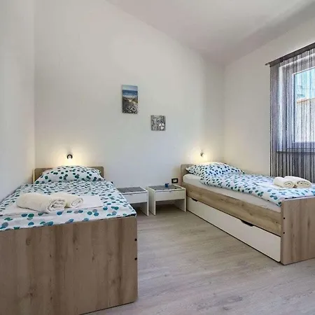 Sissano Mit Privatem Pool In Naehe Vila Pula