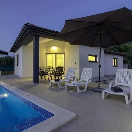 Sissano Mit Privatem Pool In Naehe *