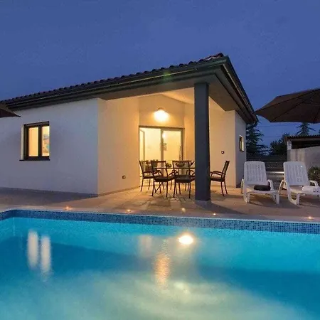 Villa Sissano Mit Privatem Pool In Naehe *