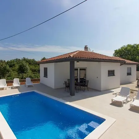 Villa Sissano Mit Privatem Pool In Naehe *